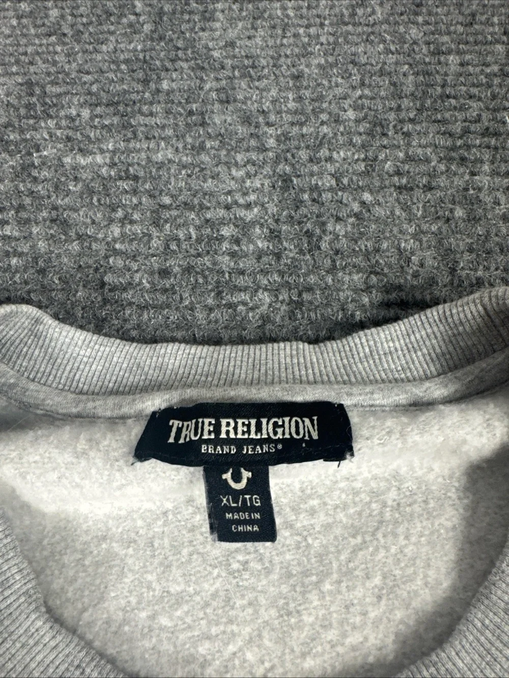 TRUE RELIGION Man's Horse Shoe Foil Pullover Sweater shirt  Size X-Large Grey